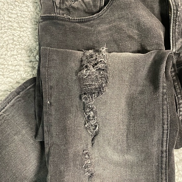 Black Guess Jean - Picture 3 of 6